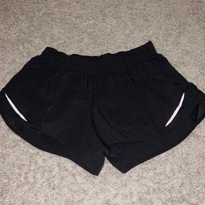 Lulu lemon hotty hot shorts 2.5in